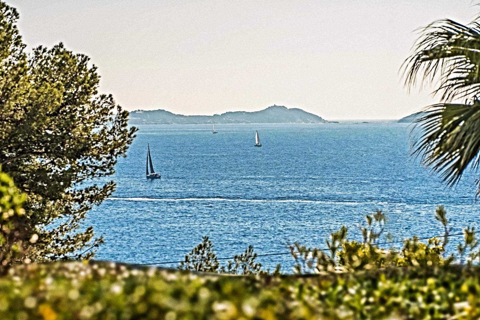 Logement Vue Mer Splendide - Situe A 50 Metres Du Bord De Mer Et 2 Minutes Des Plages - Bandolina Bagian luar foto